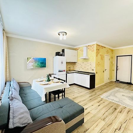 Vostochnyi Park Apartament In The Center Of Almatyアパートメント エクステリア 写真