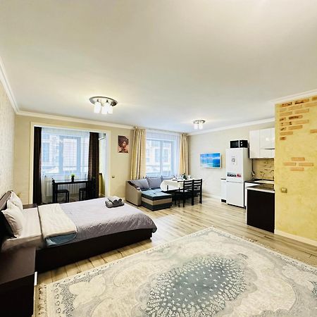 Vostochnyi Park Apartament In The Center Of Almatyアパートメント エクステリア 写真