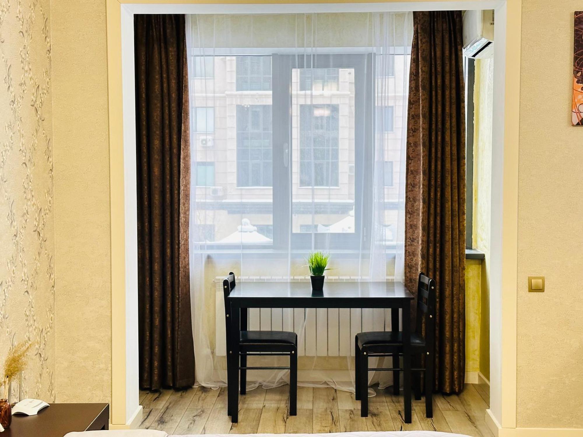 Vostochnyi Park Apartament In The Center Of Almatyアパートメント エクステリア 写真