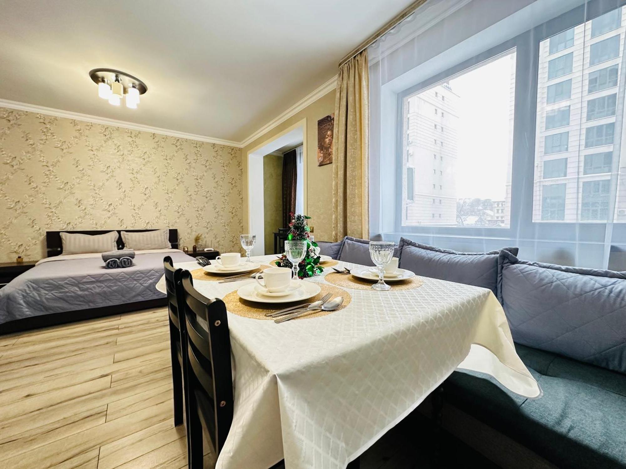 Vostochnyi Park Apartament In The Center Of Almatyアパートメント エクステリア 写真