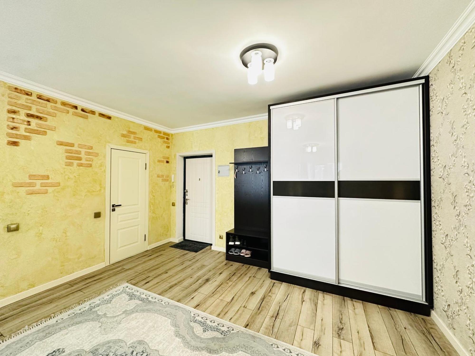 Vostochnyi Park Apartament In The Center Of Almatyアパートメント エクステリア 写真