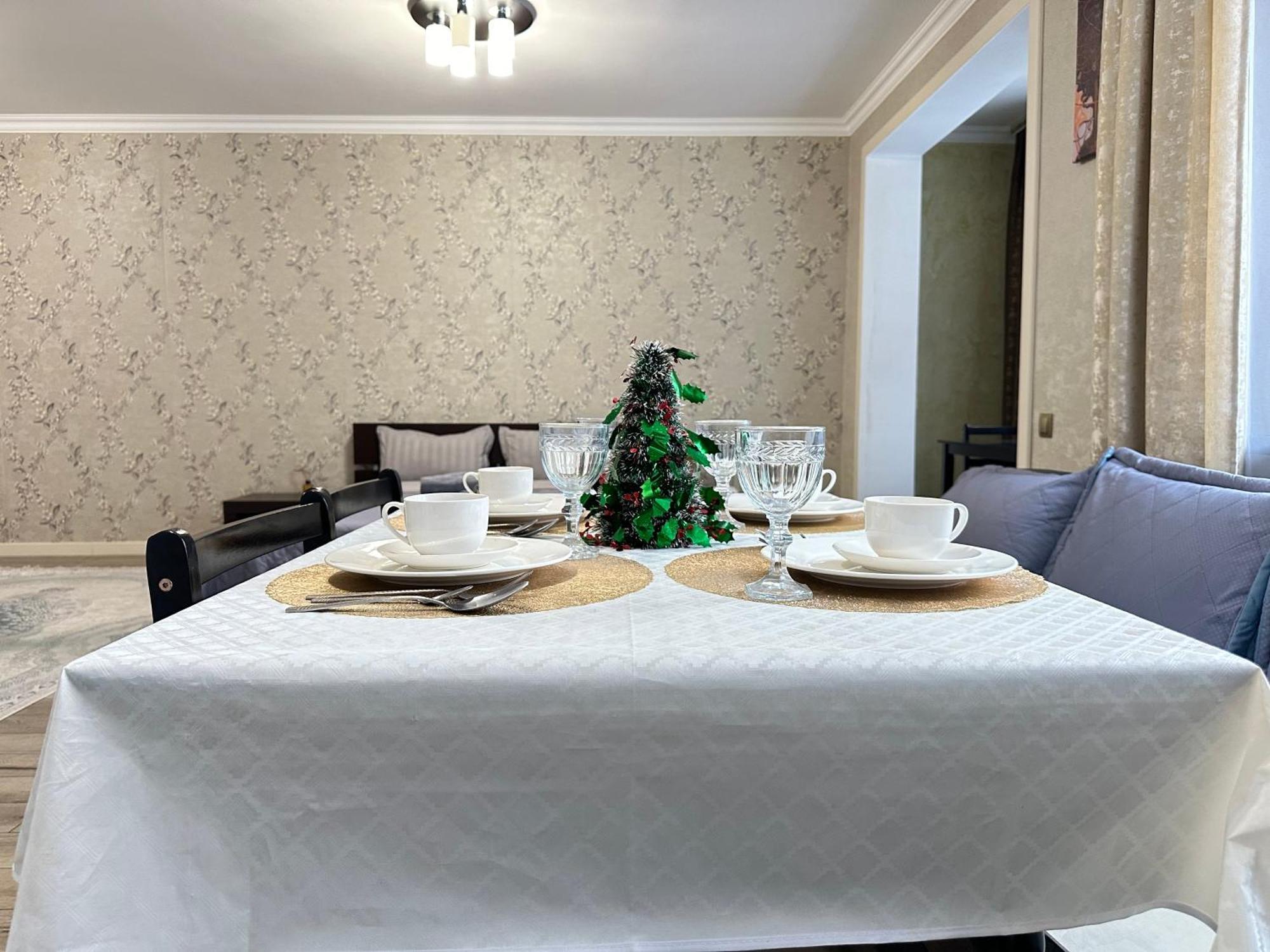 Vostochnyi Park Apartament In The Center Of Almatyアパートメント エクステリア 写真