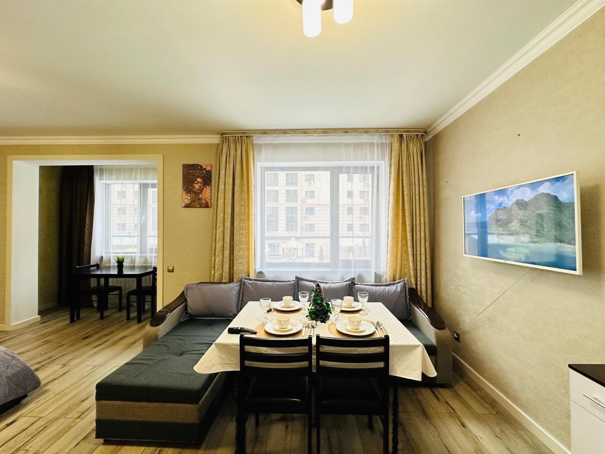 Vostochnyi Park Apartament In The Center Of Almatyアパートメント エクステリア 写真