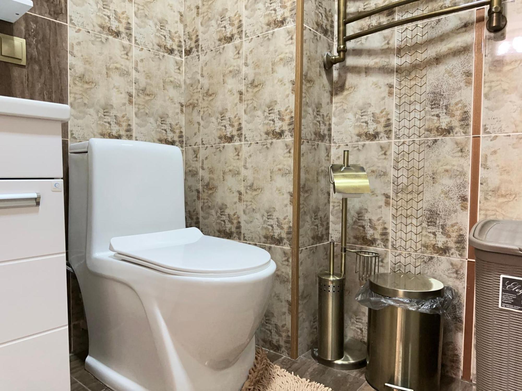 Vostochnyi Park Apartament In The Center Of Almatyアパートメント エクステリア 写真