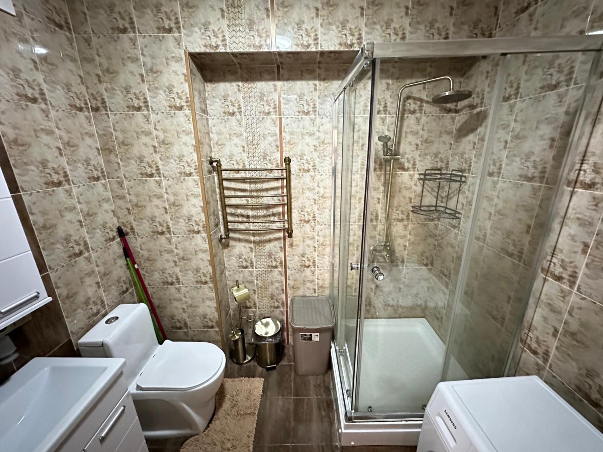 Vostochnyi Park Apartament In The Center Of Almatyアパートメント エクステリア 写真