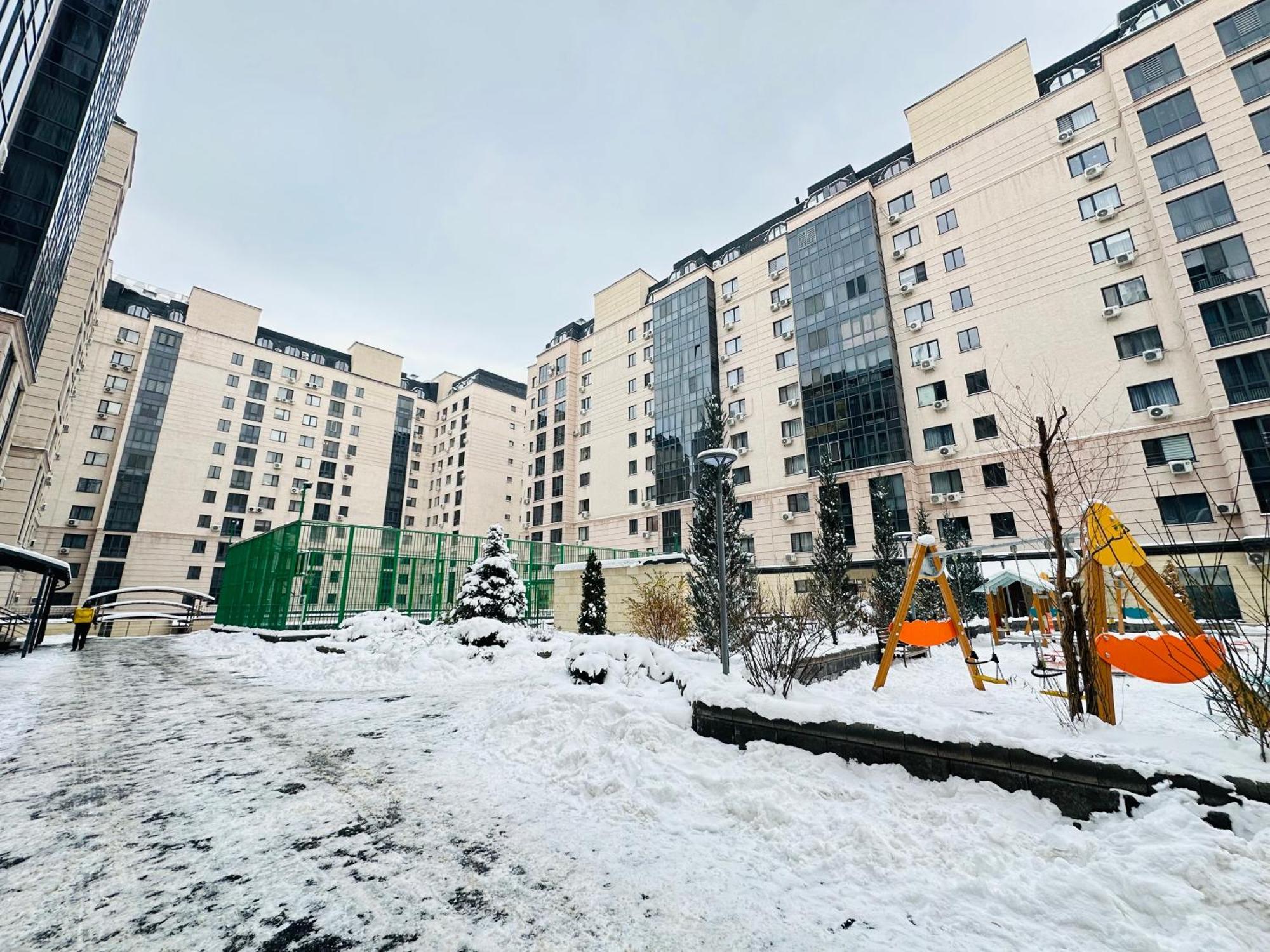 Vostochnyi Park Apartament In The Center Of Almatyアパートメント エクステリア 写真