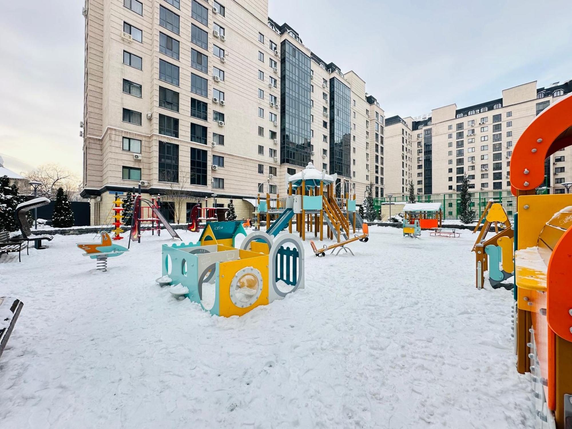 Vostochnyi Park Apartament In The Center Of Almatyアパートメント エクステリア 写真
